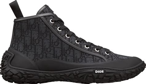 who makes Dior shoes